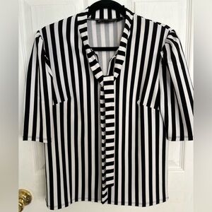 New York and Company Stretch Shirt, size Medium